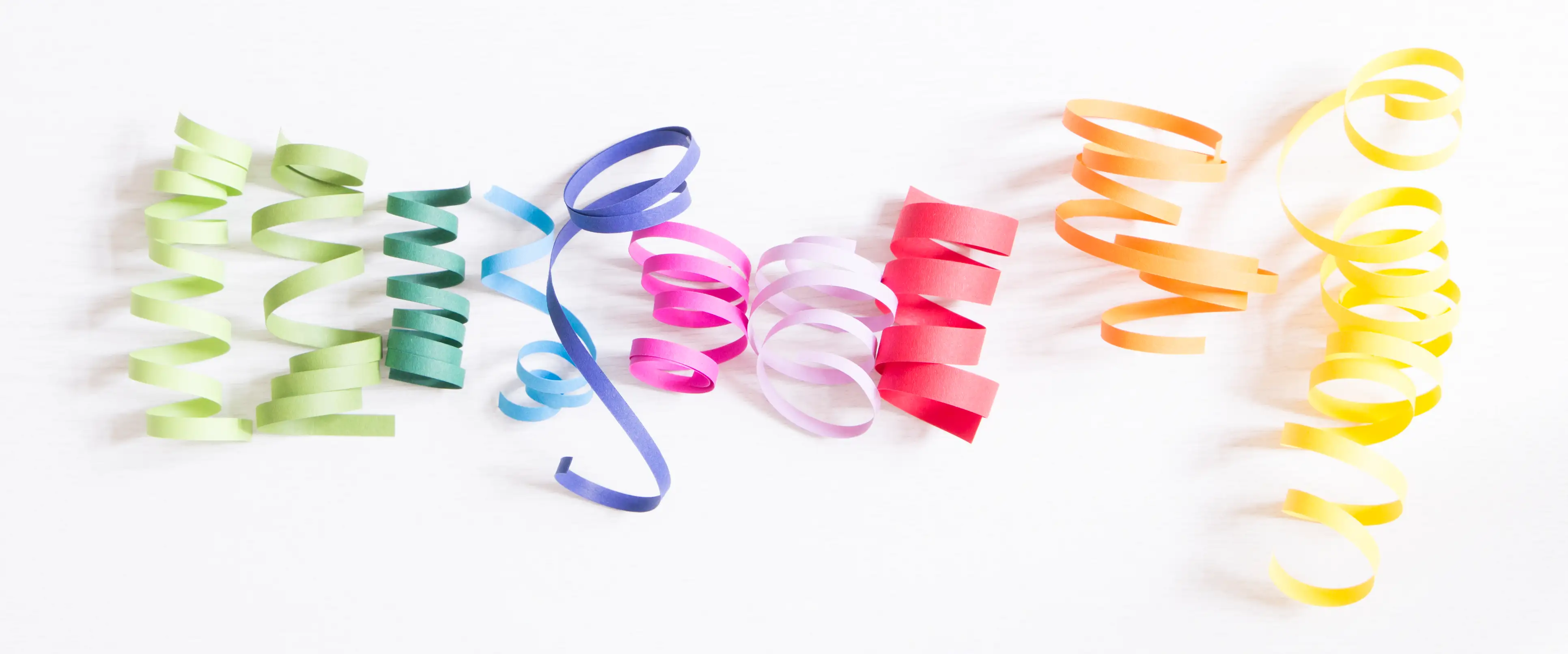 Bild mit bunten Luftschlangen